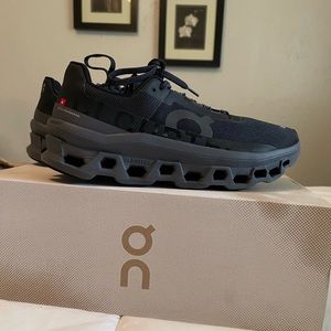 Women’s Size 11 Cloudmonster On Running Shoe